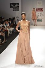 Model walk the ramp for Sakshee Pradhan Show at Wills Lifestyle India Fashion Week 2012 day 2 on 7th Oct 2012 (16).JPG